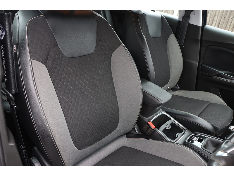 Vauxhall 1.2 TURBO BUSINESS EDITION NAV SUV 5DR PETROL MANUAL SATNAV BLUETOOTH DAB RADIO APPLE CARPLAY PARKING AIDS 2 OWNERS ONLY 43000 MILES SH NO ULEZ CHARGE 72-74 Mitcham Road