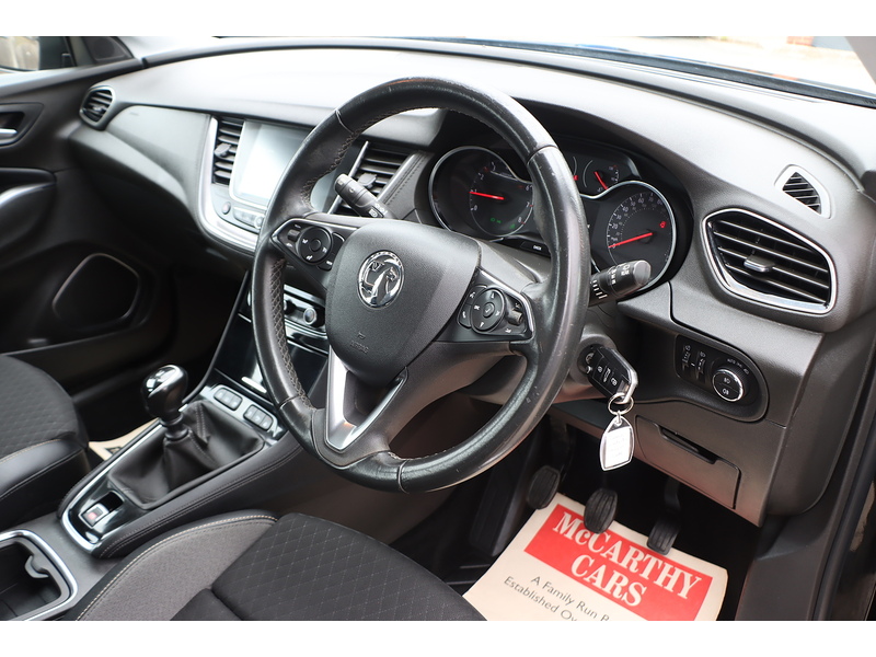 Vauxhall 1.2 TURBO BUSINESS EDITION NAV SUV 5DR PETROL MANUAL SATNAV BLUETOOTH DAB RADIO APPLE CARPLAY PARKING AIDS 2 OWNERS ONLY 43000 MILES SH NO ULEZ CHARGE 72-74 Mitcham Road