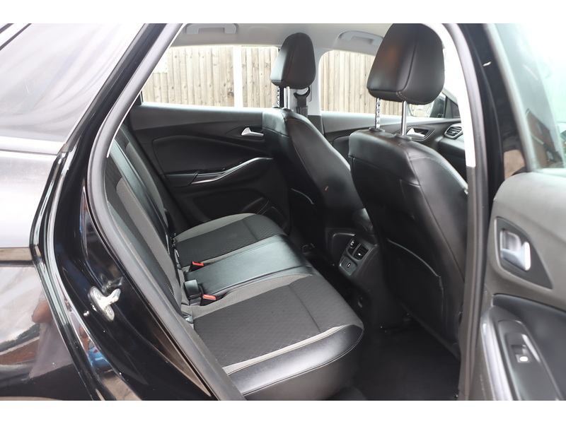 Vauxhall 1.2 TURBO BUSINESS EDITION NAV SUV 5DR PETROL MANUAL SATNAV BLUETOOTH DAB RADIO APPLE CARPLAY PARKING AIDS 2 OWNERS ONLY 43000 MILES SH NO ULEZ CHARGE 72-74 Mitcham Road