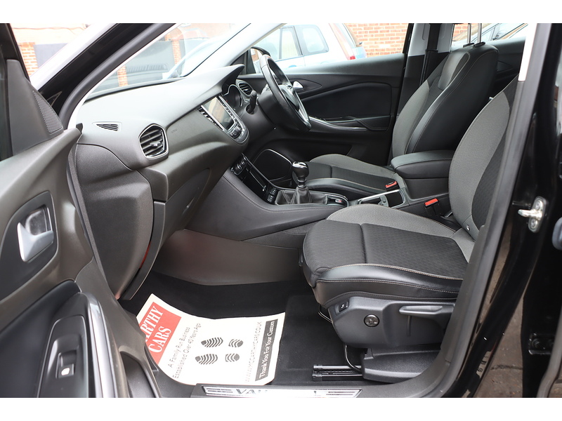 Vauxhall 1.2 TURBO BUSINESS EDITION NAV SUV 5DR PETROL MANUAL SATNAV BLUETOOTH DAB RADIO APPLE CARPLAY PARKING AIDS 2 OWNERS ONLY 43000 MILES SH NO ULEZ CHARGE 72-74 Mitcham Road