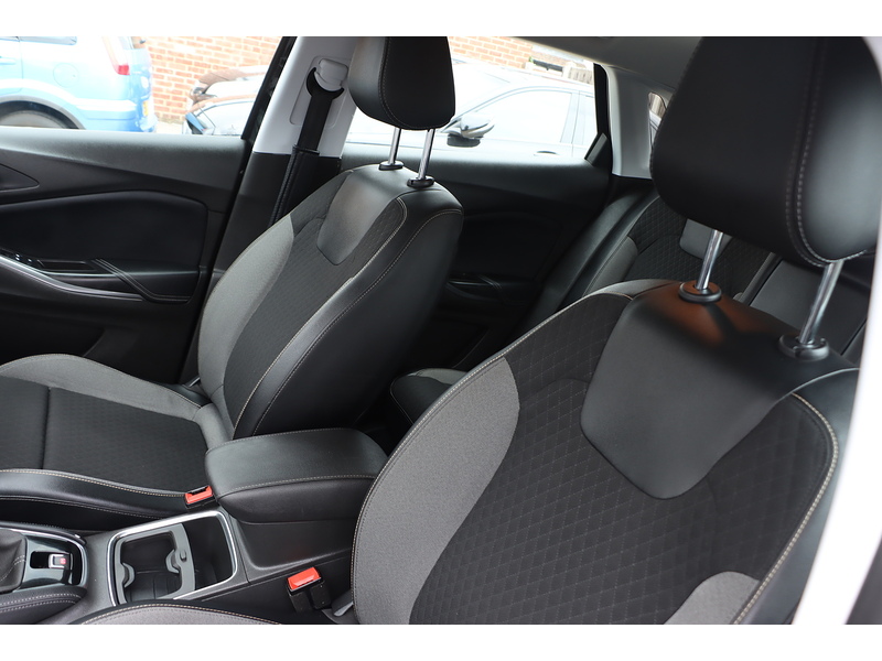 Vauxhall 1.2 TURBO BUSINESS EDITION NAV SUV 5DR PETROL MANUAL SATNAV BLUETOOTH DAB RADIO APPLE CARPLAY PARKING AIDS 2 OWNERS ONLY 43000 MILES SH NO ULEZ CHARGE 72-74 Mitcham Road