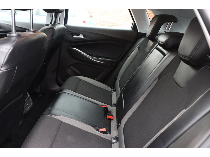 Vauxhall 1.2 TURBO BUSINESS EDITION NAV SUV 5DR PETROL MANUAL SATNAV BLUETOOTH DAB RADIO APPLE CARPLAY PARKING AIDS 2 OWNERS ONLY 43000 MILES SH NO ULEZ CHARGE 72-74 Mitcham Road