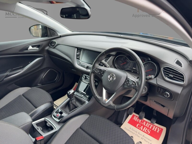 Vauxhall 1.2 TURBO BUSINESS EDITION NAV SUV 5DR PETROL MANUAL SATNAV BLUETOOTH DAB RADIO APPLE CARPLAY PARKING AIDS 2 OWNERS ONLY 43000 MILES SH NO ULEZ CHARGE 72-74 Mitcham Road