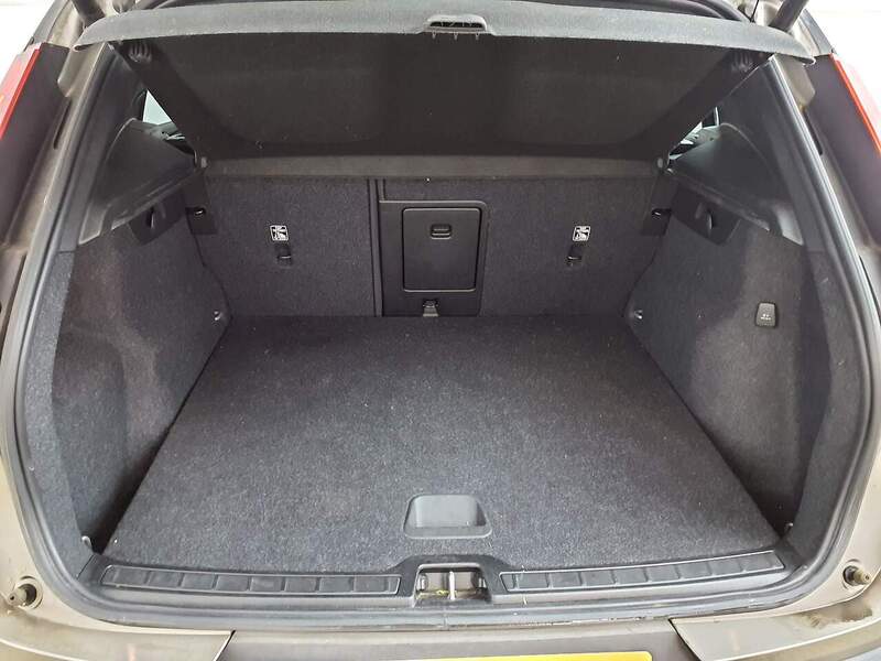 Volvo 2.0 B4 MHEV ULTIMATE SUV 5DR PETROL HYBRID DCT AUTO SUNROOF HEATED SEATS SATNAV BLUETOOTH DAB STEREO REAR CAMERA PARKING AIDS 2 OWNERS 56000 MILES FSH 72-74 Mitcham Road