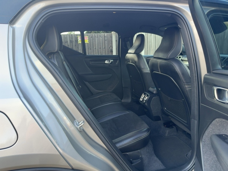 Volvo 2.0 B4 MHEV ULTIMATE SUV 5DR PETROL HYBRID DCT AUTO SUNROOF HEATED SEATS SATNAV BLUETOOTH DAB STEREO REAR CAMERA PARKING AIDS 2 OWNERS 56000 MILES FSH 72-74 Mitcham Road