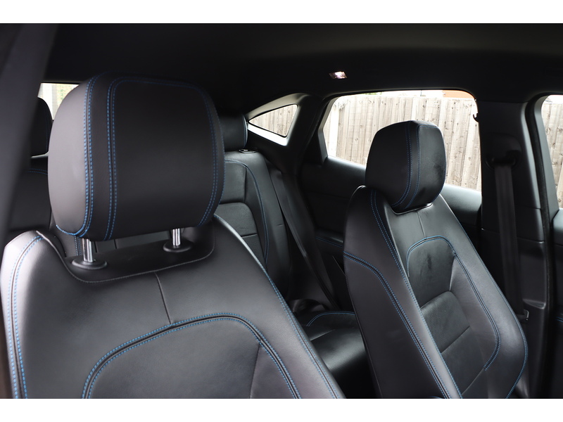 Jaguar P250 2.0 R-DYNAMIC SE SUV 5DR PETROL AWD AUTO HEATED SEATS SAT NAV BLUETOOTH DAB STEREO APPLE CARPLAY REAR CAMERA PARKING AIDS 2 OWNERS 61000 MILES SH 72-74 Mitcham Road