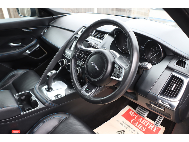 Jaguar P250 2.0 R-DYNAMIC SE SUV 5DR PETROL AWD AUTO HEATED SEATS SAT NAV BLUETOOTH DAB STEREO APPLE CARPLAY REAR CAMERA PARKING AIDS 2 OWNERS 61000 MILES SH 72-74 Mitcham Road