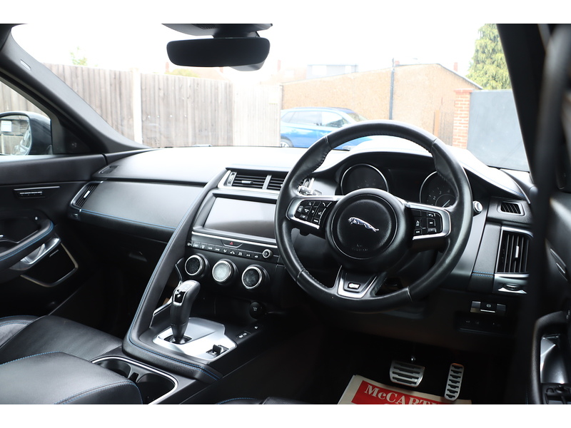 Jaguar P250 2.0 R-DYNAMIC SE SUV 5DR PETROL AWD AUTO HEATED SEATS SAT NAV BLUETOOTH DAB STEREO APPLE CARPLAY REAR CAMERA PARKING AIDS 2 OWNERS 61000 MILES SH 72-74 Mitcham Road
