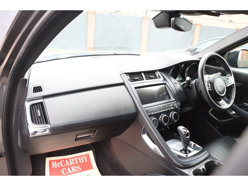 Jaguar P250 2.0 R-DYNAMIC SE SUV 5DR PETROL AWD AUTO HEATED SEATS SAT NAV BLUETOOTH DAB STEREO APPLE CARPLAY REAR CAMERA PARKING AIDS 2 OWNERS 61000 MILES SH 72-74 Mitcham Road
