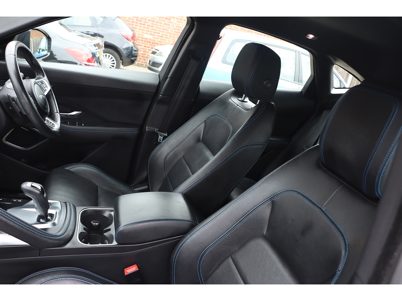 Jaguar P250 2.0 R-DYNAMIC SE SUV 5DR PETROL AWD AUTO HEATED SEATS SAT NAV BLUETOOTH DAB STEREO APPLE CARPLAY REAR CAMERA PARKING AIDS 2 OWNERS 61000 MILES SH 72-74 Mitcham Road