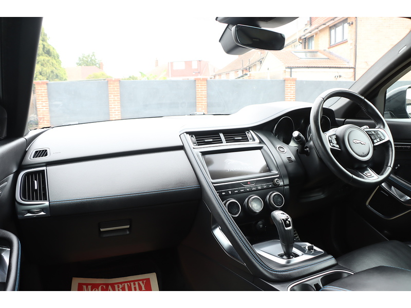 Jaguar P250 2.0 R-DYNAMIC SE SUV 5DR PETROL AWD AUTO HEATED SEATS SAT NAV BLUETOOTH DAB STEREO APPLE CARPLAY REAR CAMERA PARKING AIDS 2 OWNERS 61000 MILES SH 72-74 Mitcham Road