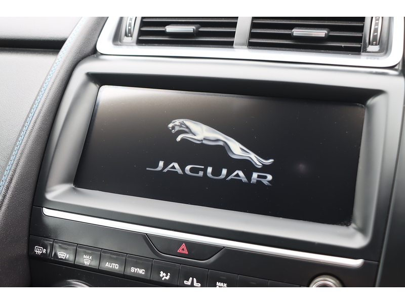 Jaguar P250 2.0 R-DYNAMIC SE SUV 5DR PETROL AWD AUTO HEATED SEATS SAT NAV BLUETOOTH DAB STEREO APPLE CARPLAY REAR CAMERA PARKING AIDS 2 OWNERS 61000 MILES SH 72-74 Mitcham Road