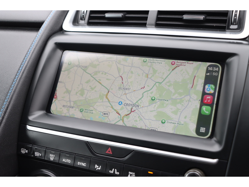 Jaguar P250 2.0 R-DYNAMIC SE SUV 5DR PETROL AWD AUTO HEATED SEATS SAT NAV BLUETOOTH DAB STEREO APPLE CARPLAY REAR CAMERA PARKING AIDS 2 OWNERS 61000 MILES SH 72-74 Mitcham Road