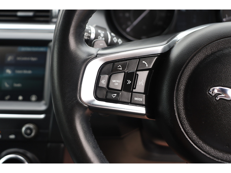 Jaguar P250 2.0 R-DYNAMIC SE SUV 5DR PETROL AWD AUTO HEATED SEATS SAT NAV BLUETOOTH DAB STEREO APPLE CARPLAY REAR CAMERA PARKING AIDS 2 OWNERS 61000 MILES SH 72-74 Mitcham Road