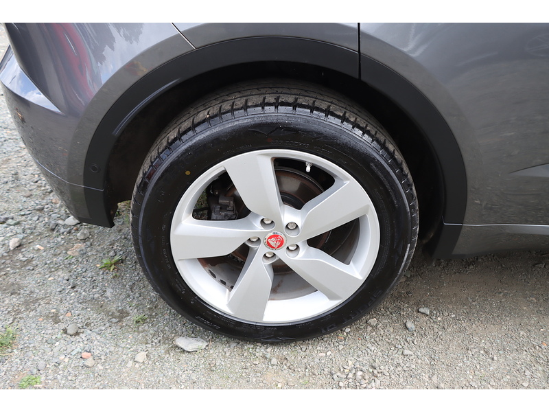 Jaguar P250 2.0 R-DYNAMIC SE SUV 5DR PETROL AWD AUTO HEATED SEATS SAT NAV BLUETOOTH DAB STEREO APPLE CARPLAY REAR CAMERA PARKING AIDS 2 OWNERS 61000 MILES SH 72-74 Mitcham Road