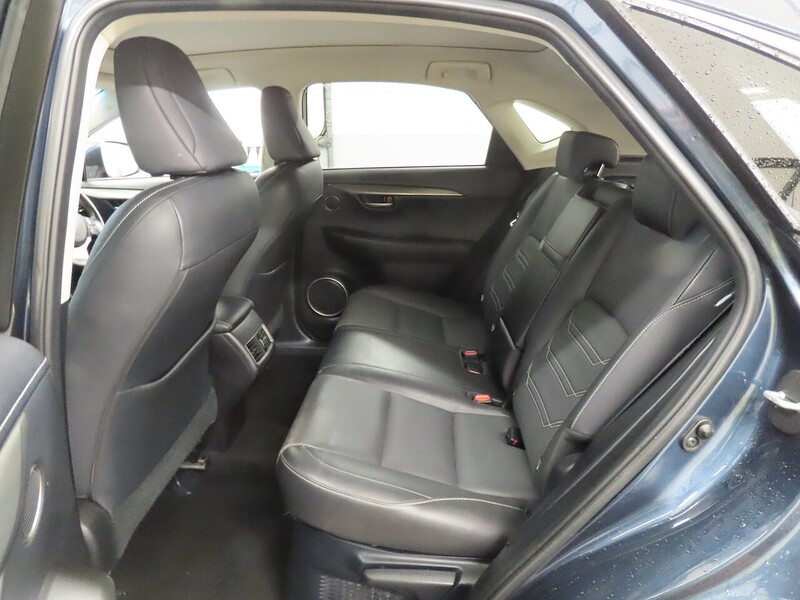 Lexus 300H 2.5 LUXURY SUV 5DR PETROL HYBRID E-CVT 4WD AUTO HEATED SEATS SAT NAV BLUETOOTH DAB STEREO REAR CAMERA PARKING AIDS JUST 2 OWNERS 77000 MILES SH 72-74 Mitcham Road