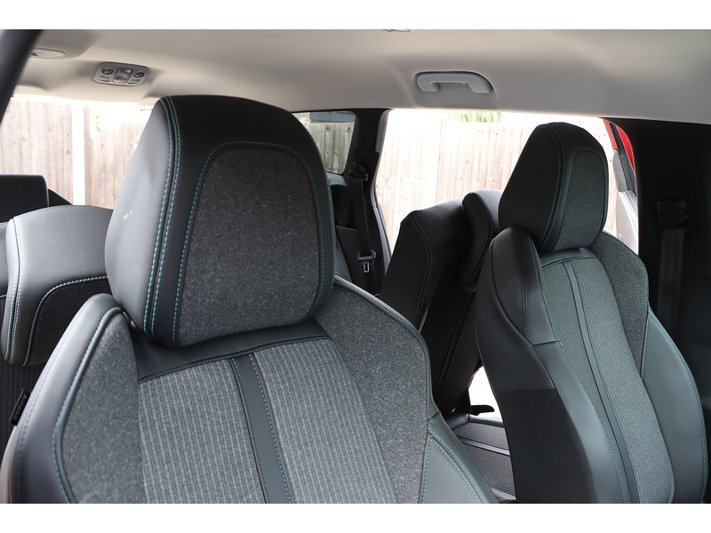 Peugeot 1.2 PURETECH ALLURE SUV 5DR PETROL EAT AUTO 7 SEATER SAT NAV BLUETOOTH DAB STEREO APPLE CARPLAY REAR CAMERA PARKING AIDS 44000 MILES SH NO ULEZ CHARGE 72-74 Mitcham Road