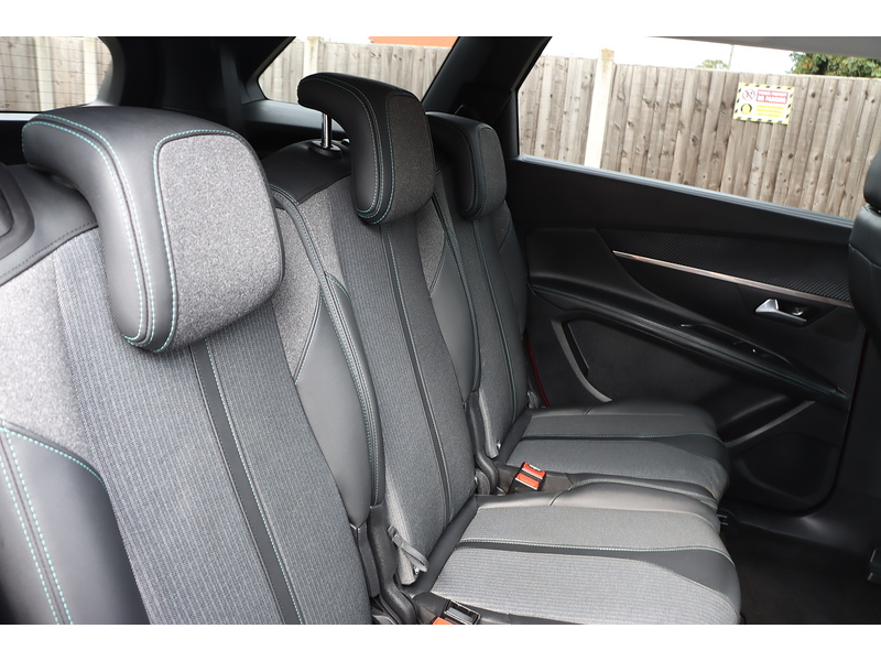 Peugeot 1.2 PURETECH ALLURE SUV 5DR PETROL EAT AUTO 7 SEATER SAT NAV BLUETOOTH DAB STEREO APPLE CARPLAY REAR CAMERA PARKING AIDS 44000 MILES SH NO ULEZ CHARGE 72-74 Mitcham Road