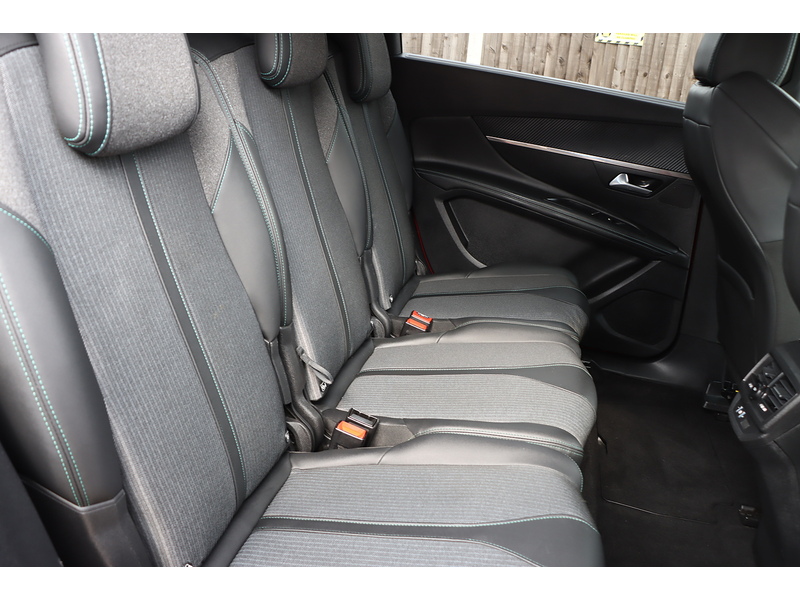 Peugeot 1.2 PURETECH ALLURE SUV 5DR PETROL EAT AUTO 7 SEATER SAT NAV BLUETOOTH DAB STEREO APPLE CARPLAY REAR CAMERA PARKING AIDS 44000 MILES SH NO ULEZ CHARGE 72-74 Mitcham Road