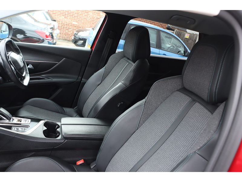Peugeot 1.2 PURETECH ALLURE SUV 5DR PETROL EAT AUTO 7 SEATER SAT NAV BLUETOOTH DAB STEREO APPLE CARPLAY REAR CAMERA PARKING AIDS 44000 MILES SH NO ULEZ CHARGE 72-74 Mitcham Road