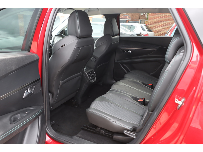 Peugeot 1.2 PURETECH ALLURE SUV 5DR PETROL EAT AUTO 7 SEATER SAT NAV BLUETOOTH DAB STEREO APPLE CARPLAY REAR CAMERA PARKING AIDS 44000 MILES SH NO ULEZ CHARGE 72-74 Mitcham Road