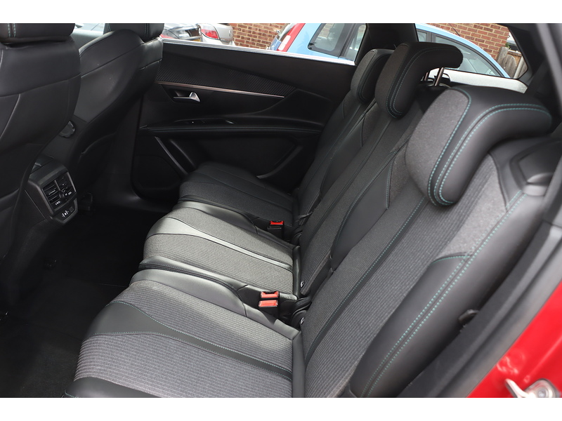 Peugeot 1.2 PURETECH ALLURE SUV 5DR PETROL EAT AUTO 7 SEATER SAT NAV BLUETOOTH DAB STEREO APPLE CARPLAY REAR CAMERA PARKING AIDS 44000 MILES SH NO ULEZ CHARGE 72-74 Mitcham Road
