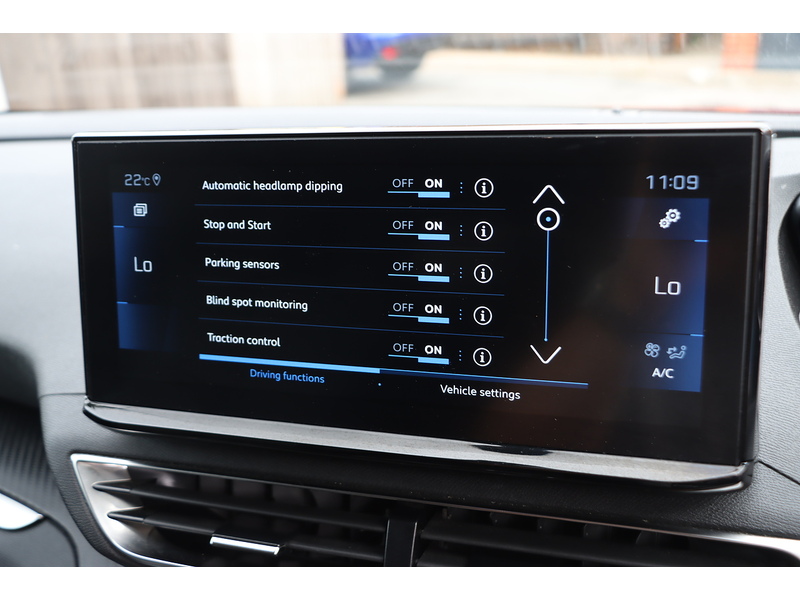 Peugeot 1.2 PURETECH ALLURE SUV 5DR PETROL EAT AUTO 7 SEATER SAT NAV BLUETOOTH DAB STEREO APPLE CARPLAY REAR CAMERA PARKING AIDS 44000 MILES SH NO ULEZ CHARGE 72-74 Mitcham Road