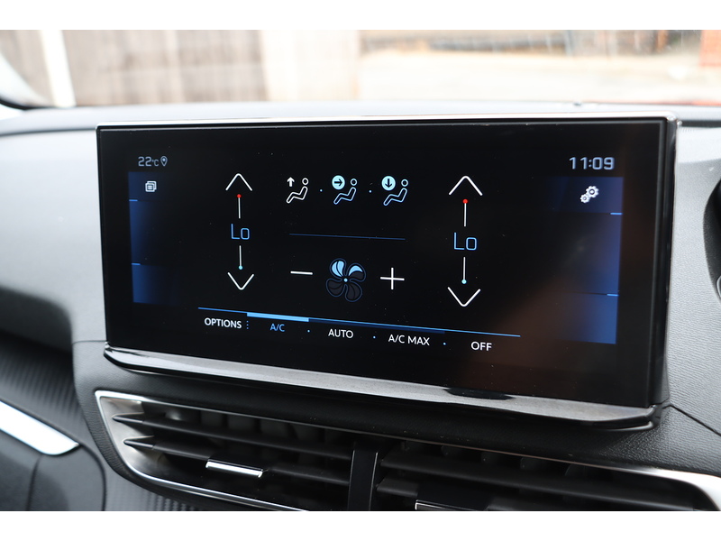 Peugeot 1.2 PURETECH ALLURE SUV 5DR PETROL EAT AUTO 7 SEATER SAT NAV BLUETOOTH DAB STEREO APPLE CARPLAY REAR CAMERA PARKING AIDS 44000 MILES SH NO ULEZ CHARGE 72-74 Mitcham Road