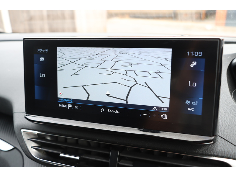 Peugeot 1.2 PURETECH ALLURE SUV 5DR PETROL EAT AUTO 7 SEATER SAT NAV BLUETOOTH DAB STEREO APPLE CARPLAY REAR CAMERA PARKING AIDS 44000 MILES SH NO ULEZ CHARGE 72-74 Mitcham Road