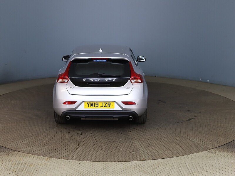Volvo 1.5 T3 Inscription Edition Hatchback 5dr Petrol Auto Euro 6 (s/s) (152 ps) 72-74 Mitcham Road