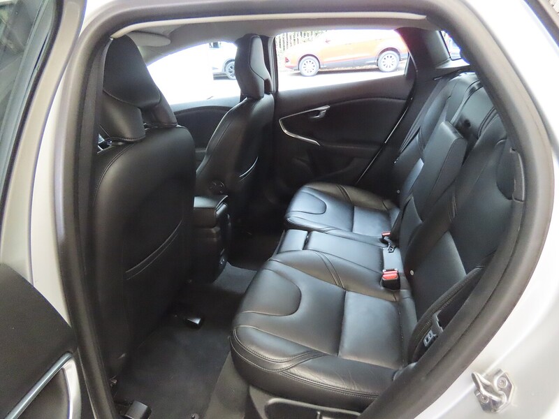 Volvo 1.5 T3 Inscription Edition Hatchback 5dr Petrol Auto Euro 6 (s/s) (152 ps) 72-74 Mitcham Road