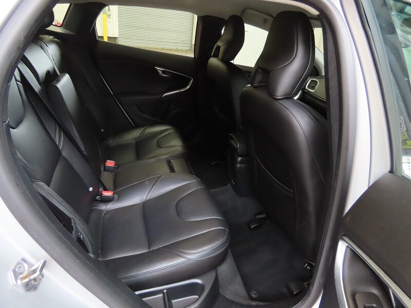 Volvo 1.5 T3 Inscription Edition Hatchback 5dr Petrol Auto Euro 6 (s/s) (152 ps) 72-74 Mitcham Road
