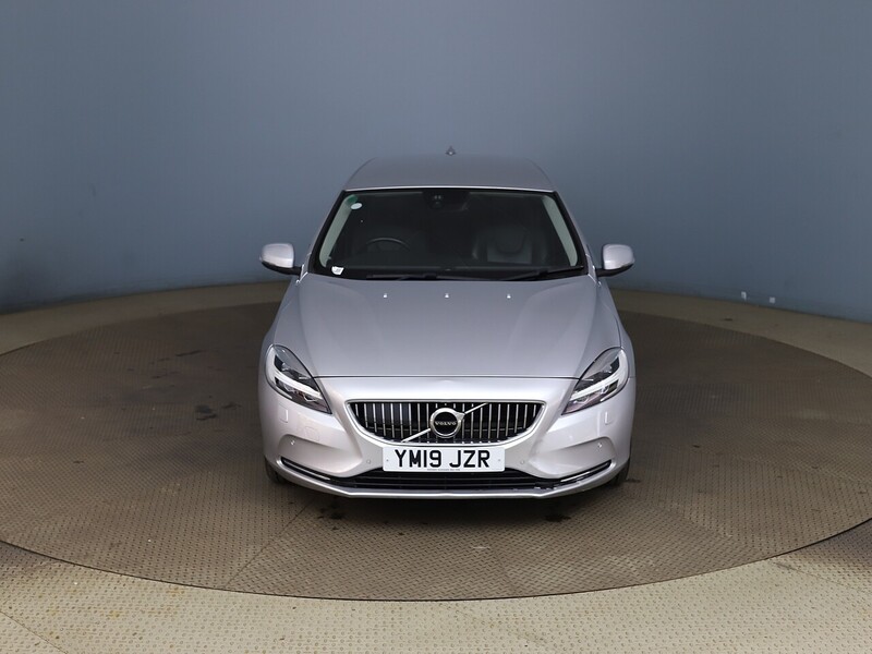 Volvo 1.5 T3 Inscription Edition Hatchback 5dr Petrol Auto Euro 6 (s/s) (152 ps) 72-74 Mitcham Road