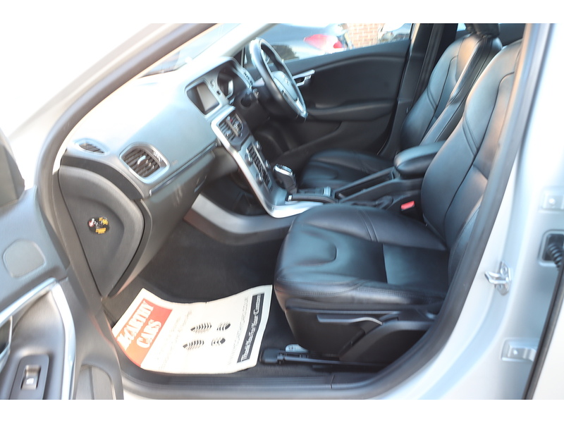 Volvo 1.5 T3 INSCRIPTION EDITION HATCHBACK 5DR PETROL AUTO HEATED SEATS SAT NAV BLUETOOTH DAB STEREO REAR CAMERA PARKING AIDS 2 OWNERS ONLY 20000 MILES FSH 72-74 Mitcham Road