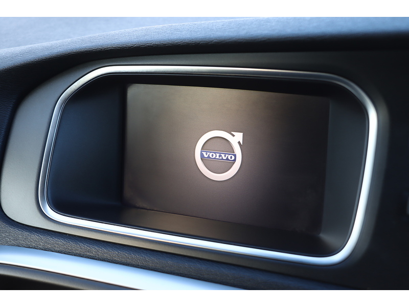 Volvo 1.5 T3 INSCRIPTION EDITION HATCHBACK 5DR PETROL AUTO HEATED SEATS SAT NAV BLUETOOTH DAB STEREO REAR CAMERA PARKING AIDS 2 OWNERS ONLY 20000 MILES FSH 72-74 Mitcham Road