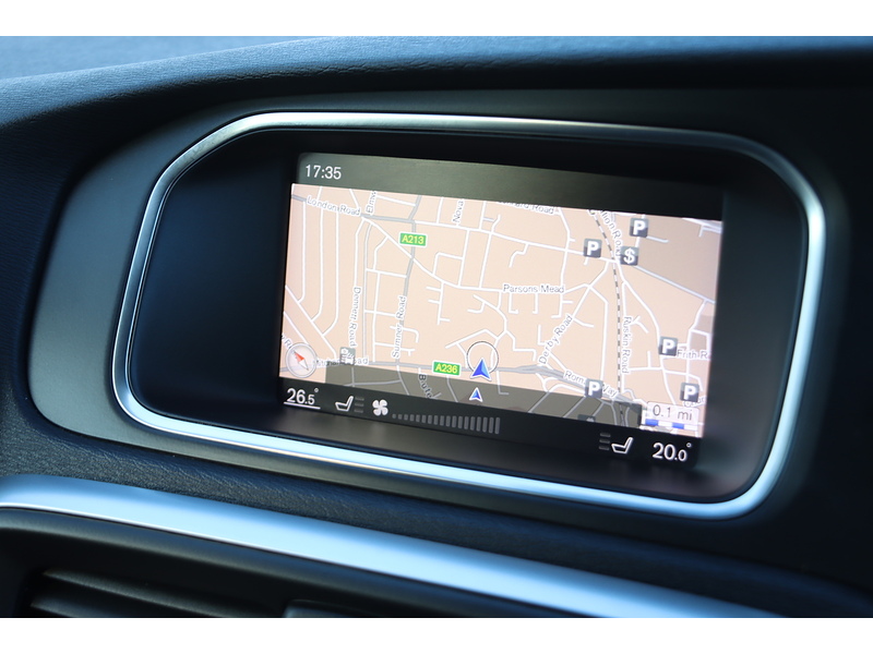 Volvo 1.5 T3 INSCRIPTION EDITION HATCHBACK 5DR PETROL AUTO HEATED SEATS SAT NAV BLUETOOTH DAB STEREO REAR CAMERA PARKING AIDS 2 OWNERS ONLY 20000 MILES FSH 72-74 Mitcham Road
