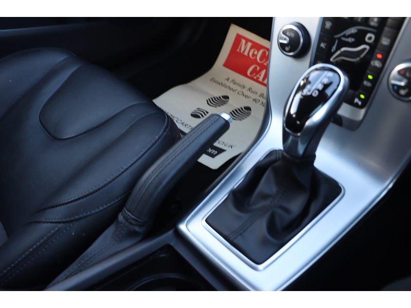 Volvo 1.5 T3 INSCRIPTION EDITION HATCHBACK 5DR PETROL AUTO HEATED SEATS SAT NAV BLUETOOTH DAB STEREO REAR CAMERA PARKING AIDS 2 OWNERS ONLY 20000 MILES FSH 72-74 Mitcham Road