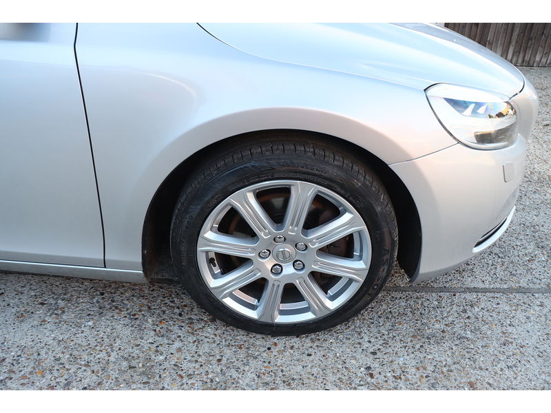 Volvo 1.5 T3 INSCRIPTION EDITION HATCHBACK 5DR PETROL AUTO HEATED SEATS SAT NAV BLUETOOTH DAB STEREO REAR CAMERA PARKING AIDS 2 OWNERS ONLY 20000 MILES FSH 72-74 Mitcham Road