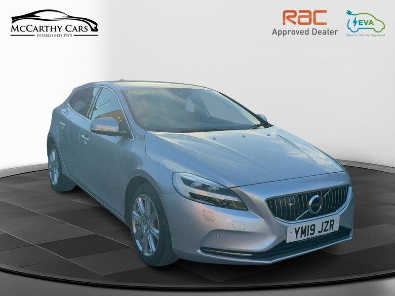 Volvo 1.5 T3 INSCRIPTION EDITION HATCHBACK 5DR PETROL AUTO HEATED SEATS SAT NAV BLUETOOTH DAB STEREO REAR CAMERA PARKING AIDS 2 OWNERS ONLY 20000 MILES FSH 72-74 Mitcham Road