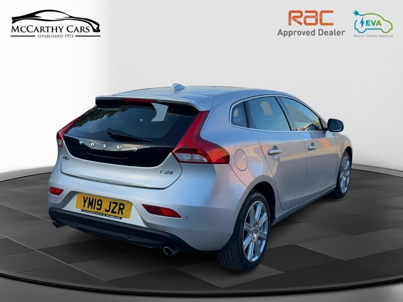 Volvo 1.5 T3 INSCRIPTION EDITION HATCHBACK 5DR PETROL AUTO HEATED SEATS SAT NAV BLUETOOTH DAB STEREO REAR CAMERA PARKING AIDS 2 OWNERS ONLY 20000 MILES FSH 72-74 Mitcham Road
