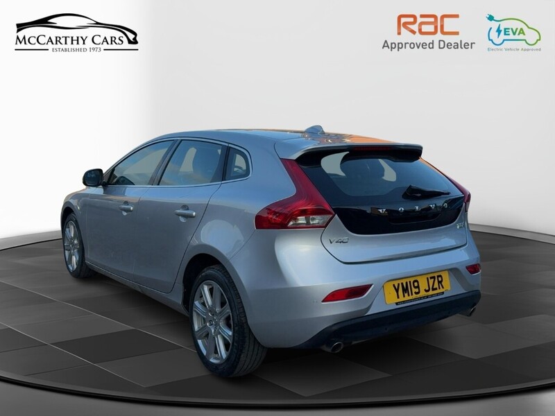 Volvo 1.5 T3 INSCRIPTION EDITION HATCHBACK 5DR PETROL AUTO HEATED SEATS SAT NAV BLUETOOTH DAB STEREO REAR CAMERA PARKING AIDS 2 OWNERS ONLY 20000 MILES FSH 72-74 Mitcham Road