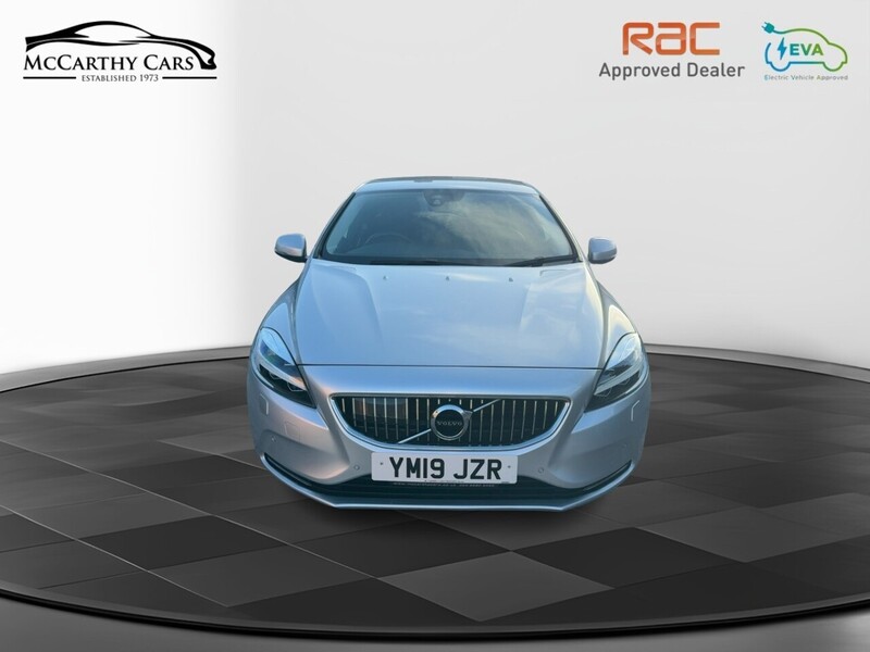 Volvo 1.5 T3 INSCRIPTION EDITION HATCHBACK 5DR PETROL AUTO HEATED SEATS SAT NAV BLUETOOTH DAB STEREO REAR CAMERA PARKING AIDS 2 OWNERS ONLY 20000 MILES FSH 72-74 Mitcham Road