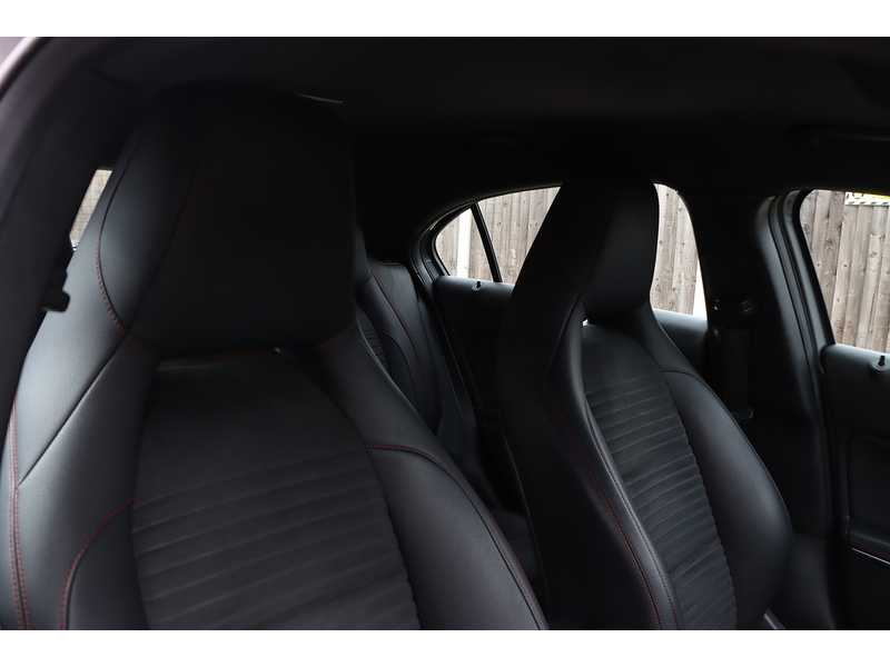 Mercedes-Benz A180 1.6 AMG LINE (PREMIUM) HATCHBACK 5DR PETROL 7G-DCT AUTO HEATED SEATS SATNAV BLUETOOTH APPLE CARPLAY REAR CAM PARKING AIDS 2 OWNERS 71000 MILES SH 72-74 Mitcham Road