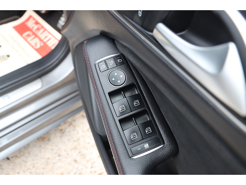 Mercedes-Benz A180 1.6 AMG LINE (PREMIUM) HATCHBACK 5DR PETROL 7G-DCT AUTO HEATED SEATS SATNAV BLUETOOTH APPLE CARPLAY REAR CAM PARKING AIDS 2 OWNERS 71000 MILES SH 72-74 Mitcham Road