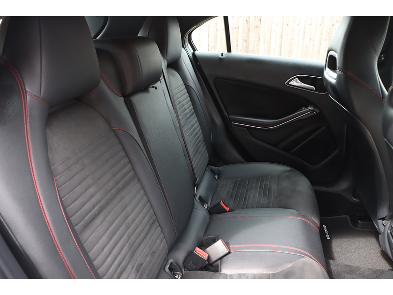 Mercedes-Benz A180 1.6 AMG LINE (PREMIUM) HATCHBACK 5DR PETROL 7G-DCT AUTO HEATED SEATS SATNAV BLUETOOTH APPLE CARPLAY REAR CAM PARKING AIDS 2 OWNERS 71000 MILES SH 72-74 Mitcham Road
