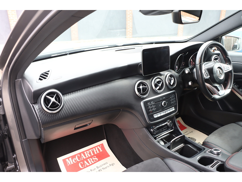 Mercedes-Benz A180 1.6 AMG LINE (PREMIUM) HATCHBACK 5DR PETROL 7G-DCT AUTO HEATED SEATS SATNAV BLUETOOTH APPLE CARPLAY REAR CAM PARKING AIDS 2 OWNERS 71000 MILES SH 72-74 Mitcham Road