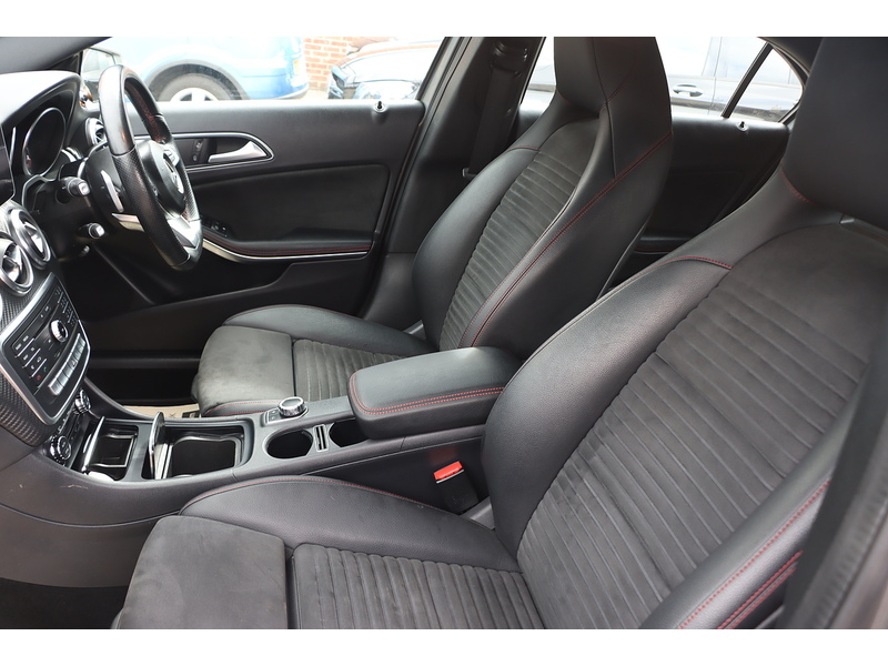 Mercedes-Benz A180 1.6 AMG LINE (PREMIUM) HATCHBACK 5DR PETROL 7G-DCT AUTO HEATED SEATS SATNAV BLUETOOTH APPLE CARPLAY REAR CAM PARKING AIDS 2 OWNERS 71000 MILES SH 72-74 Mitcham Road