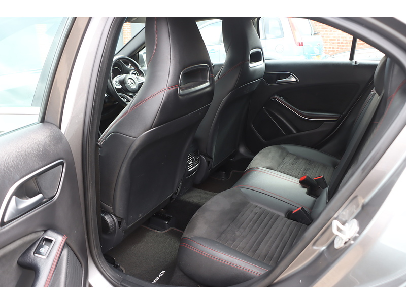Mercedes-Benz A180 1.6 AMG LINE (PREMIUM) HATCHBACK 5DR PETROL 7G-DCT AUTO HEATED SEATS SATNAV BLUETOOTH APPLE CARPLAY REAR CAM PARKING AIDS 2 OWNERS 71000 MILES SH 72-74 Mitcham Road