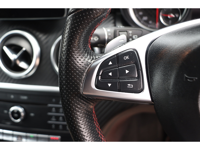 Mercedes-Benz A180 1.6 AMG LINE (PREMIUM) HATCHBACK 5DR PETROL 7G-DCT AUTO HEATED SEATS SATNAV BLUETOOTH APPLE CARPLAY REAR CAM PARKING AIDS 2 OWNERS 71000 MILES SH 72-74 Mitcham Road