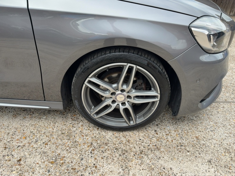 Mercedes-Benz A180 1.6 AMG LINE (PREMIUM) HATCHBACK 5DR PETROL 7G-DCT AUTO HEATED SEATS SATNAV BLUETOOTH APPLE CARPLAY REAR CAM PARKING AIDS 2 OWNERS 71000 MILES SH 72-74 Mitcham Road